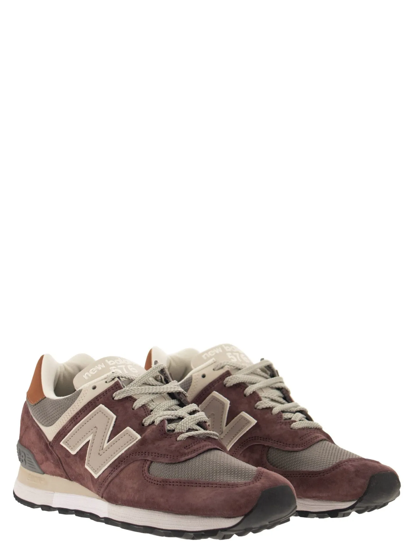 576 – Sneakers