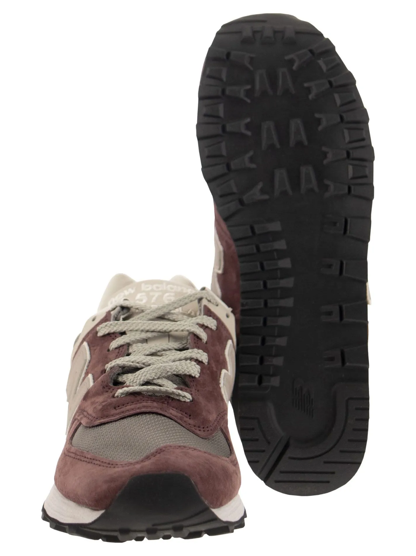 576 – Sneakers