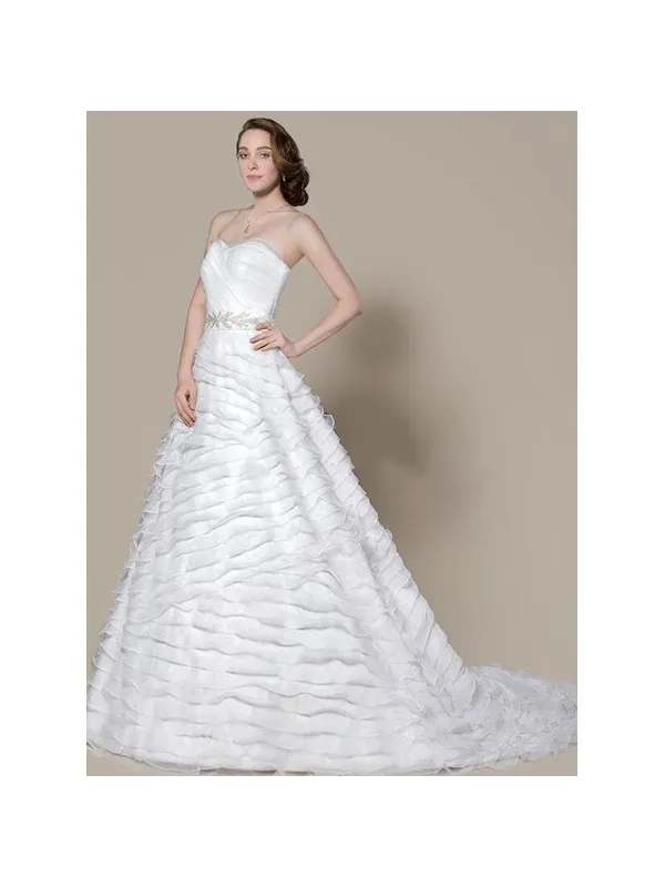 Abito da sposa semplice con piccole balze di organza sulla gonna