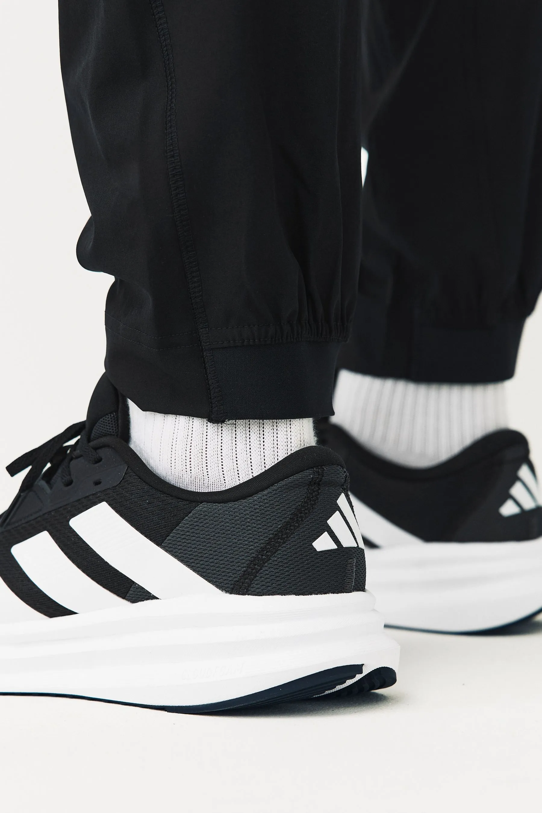 adidas Train Essentials Pantaloni da jogging in tessuto    