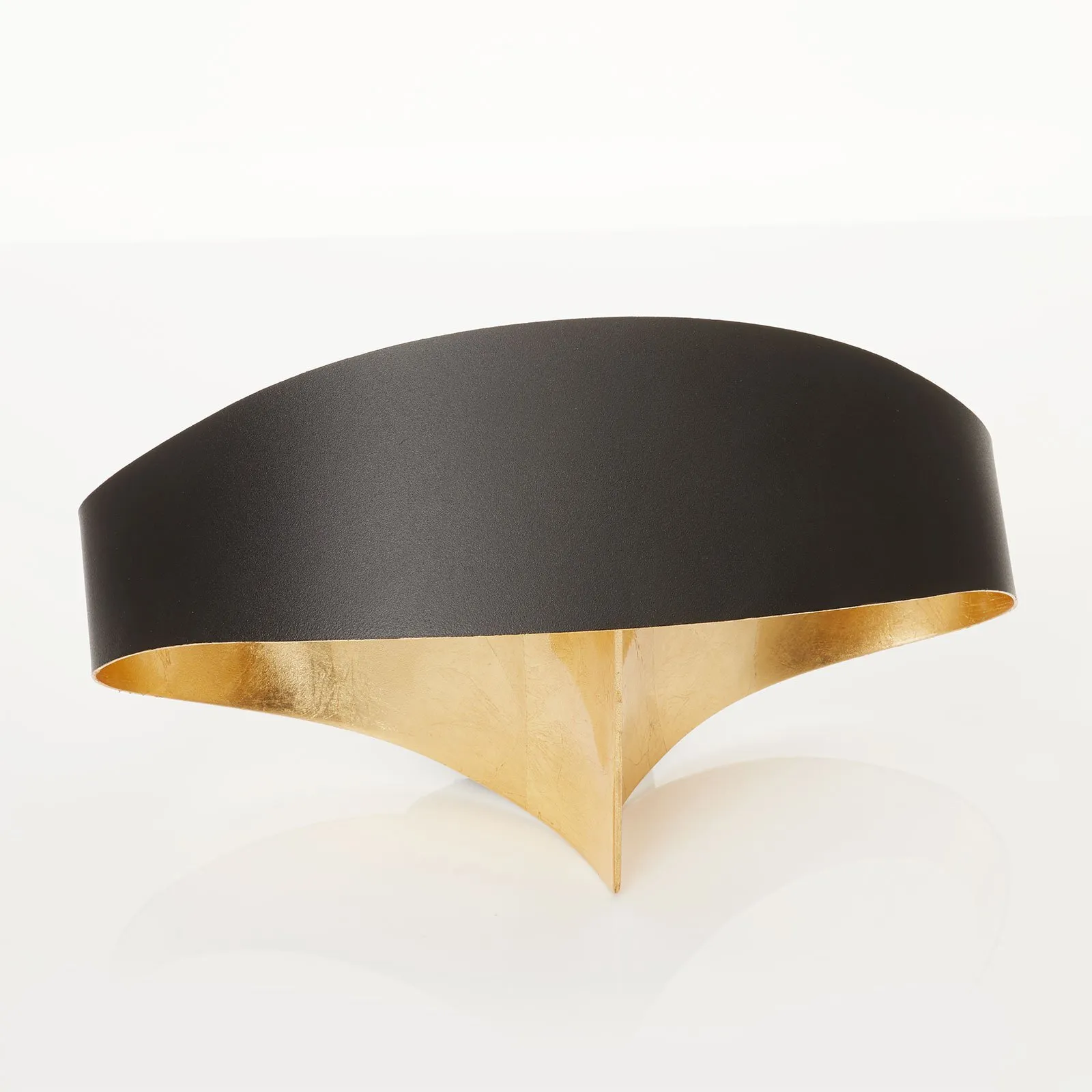 Applique a LED di design nero e oro Scudo