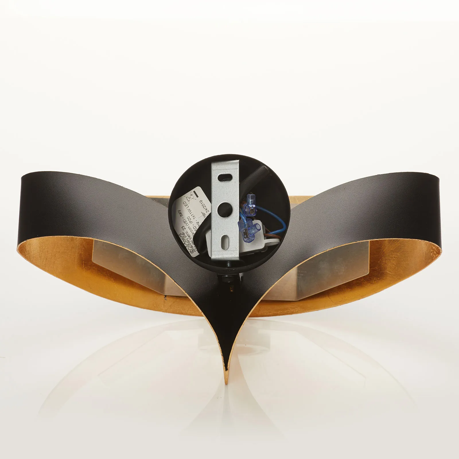 Applique a LED di design nero e oro Scudo