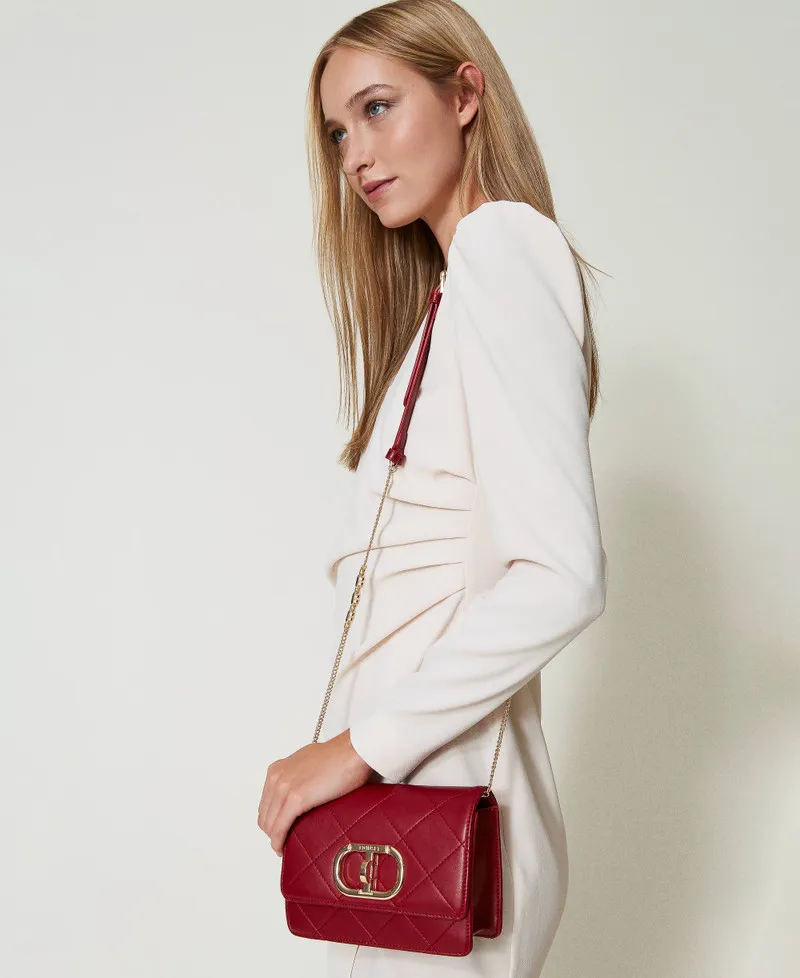 Borsa a tracolla con chiusura Oval T