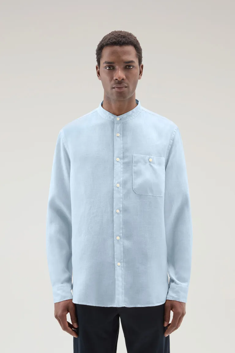 Camicia in puro lino tinta in capo con colletto alla coreana                                                                    