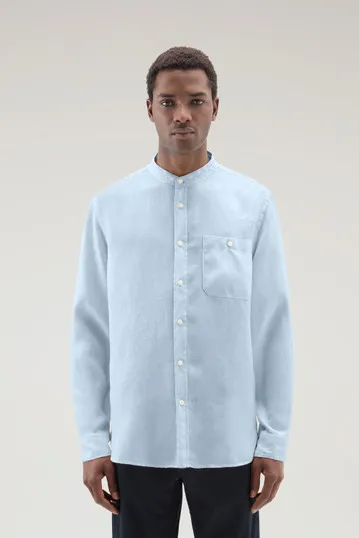 Camicia in puro lino tinta in capo con colletto alla coreana                                                                    