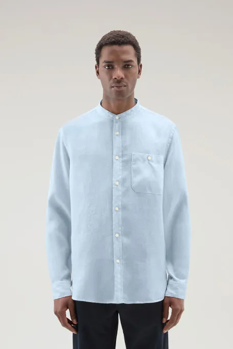 Camicia in puro lino tinta in capo con colletto alla coreana                                                                    