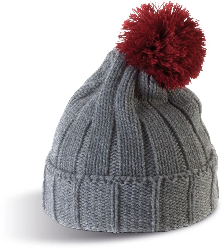CAPPELLO CON POMPOM
