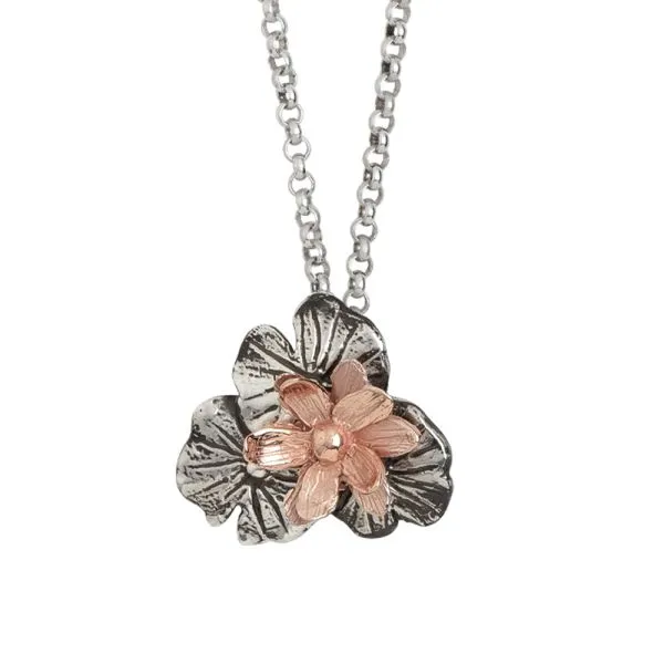 Collana in argento brunito con fiore di ninfea placcato oro rosa    
