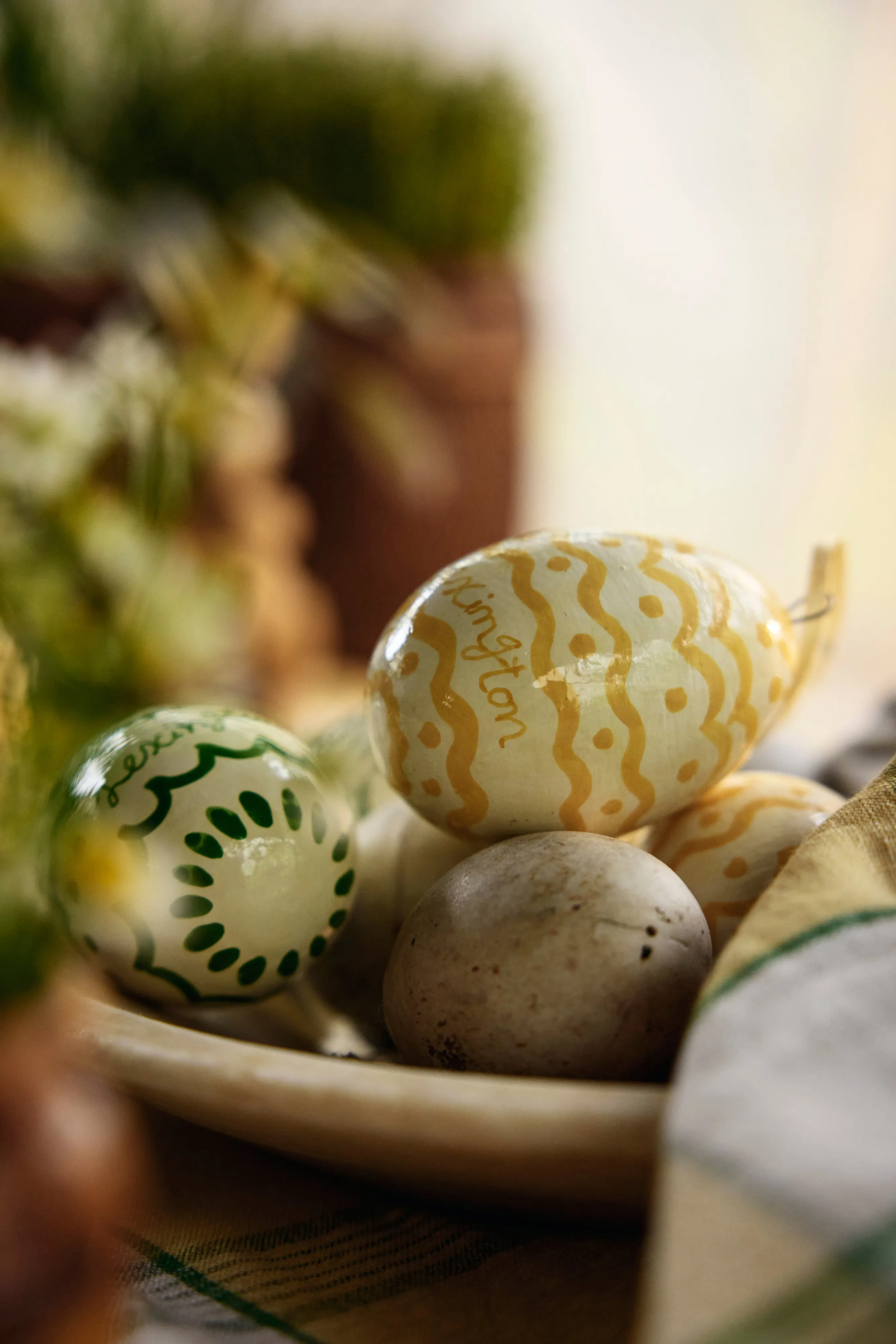 Easter Eggs in Papier Maché pendenti pasquali confezione da 2.jp{font-size:18px}Verde-giallo