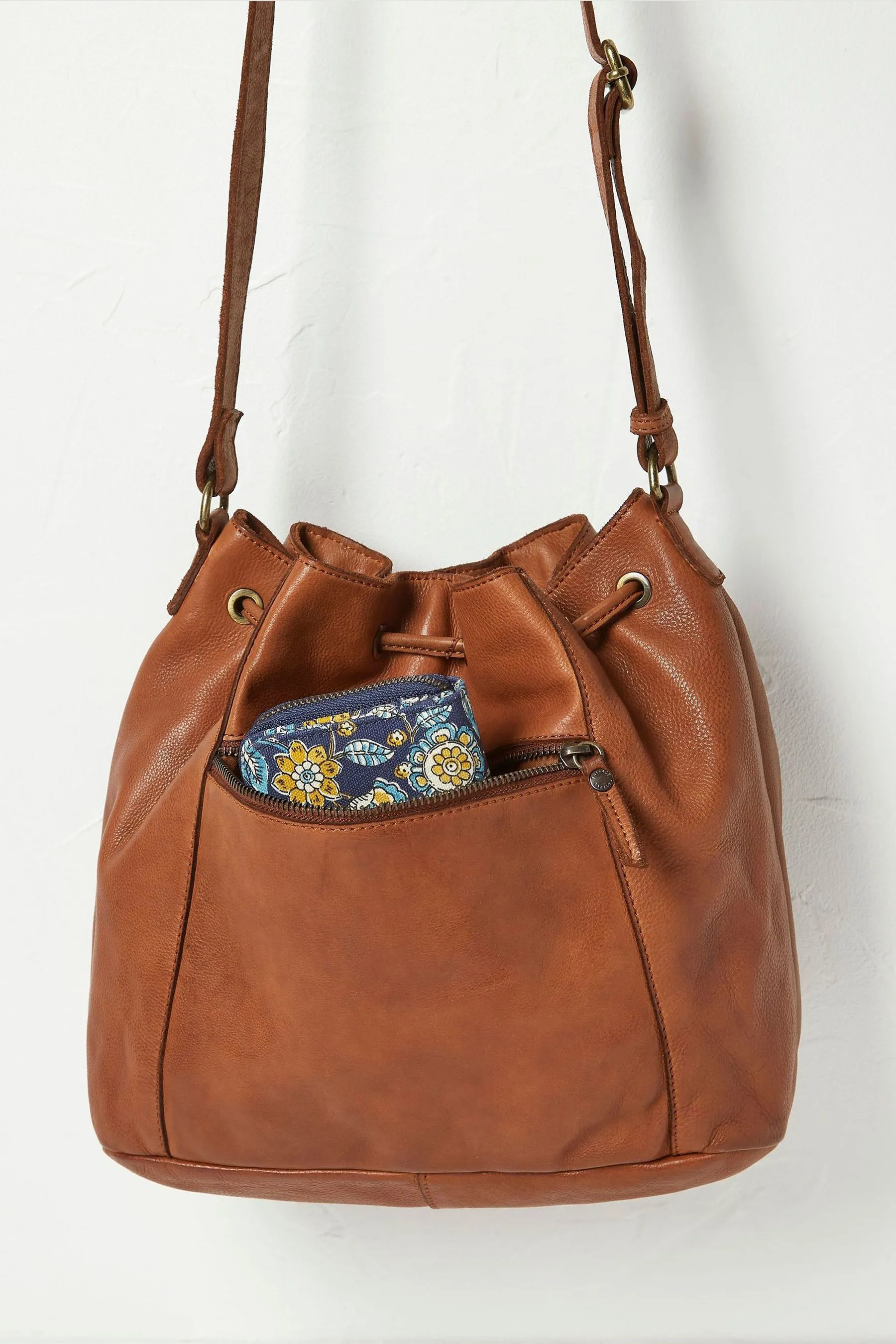 FatFace - Borsa a secchiello in pelle