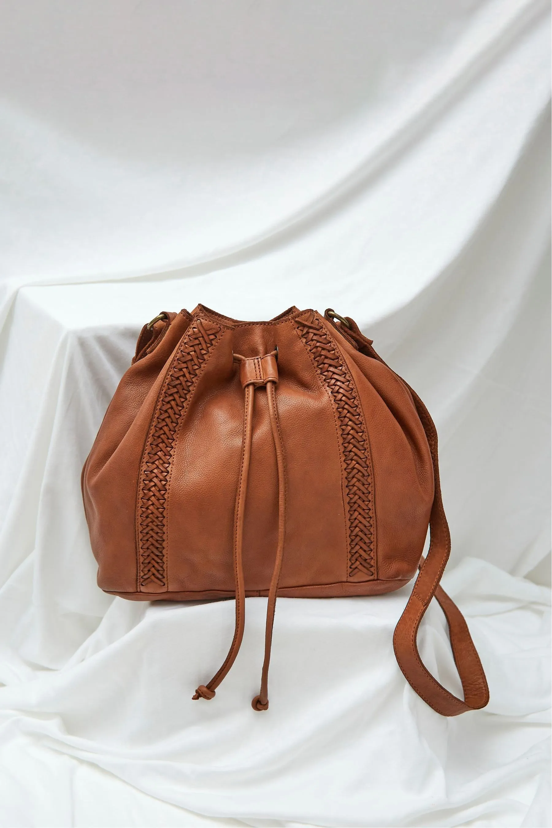 FatFace - Borsa a secchiello in pelle