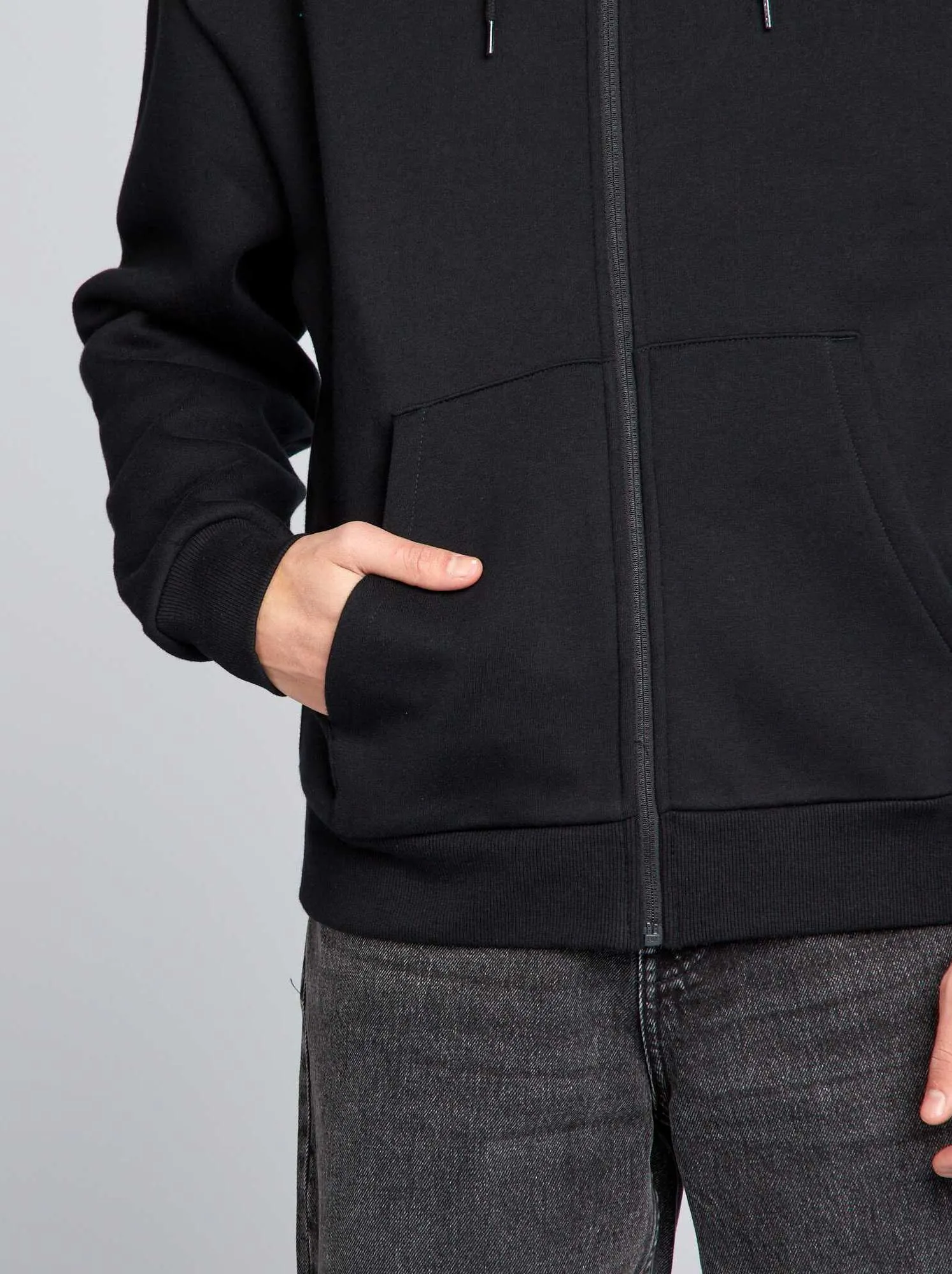 Felpa con zip e cappuccio - nero