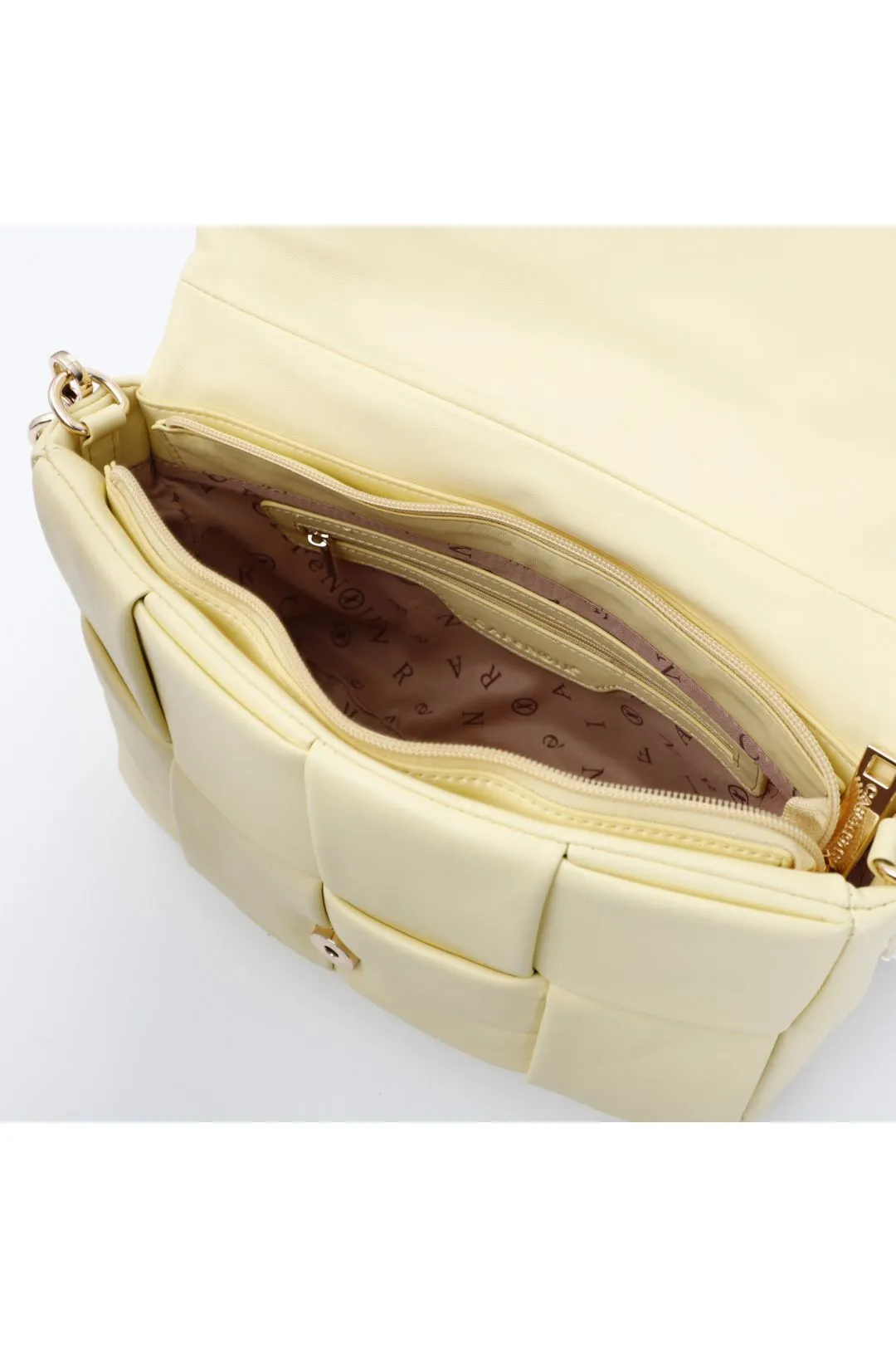 grande pochette con intreccio sulla patta giallo