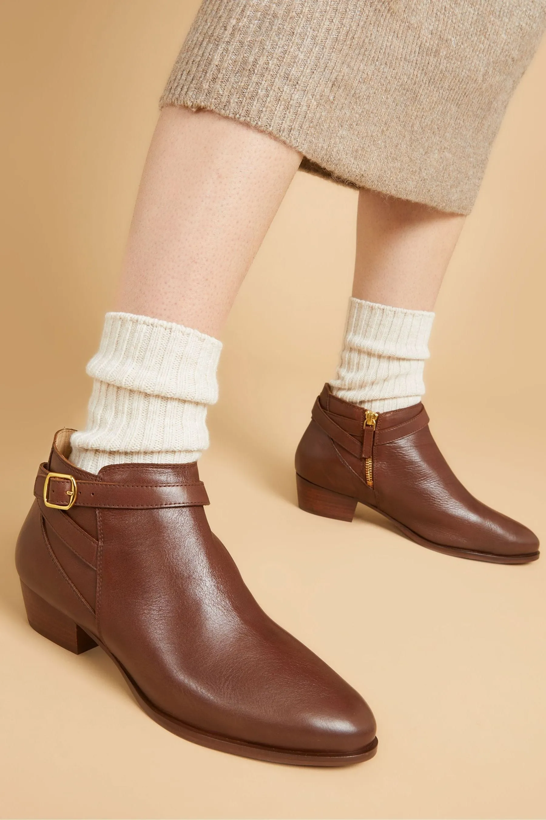 Jones Bootmaker Cream - Stivali alla caviglia in pelle con tacco e motivo fairlop