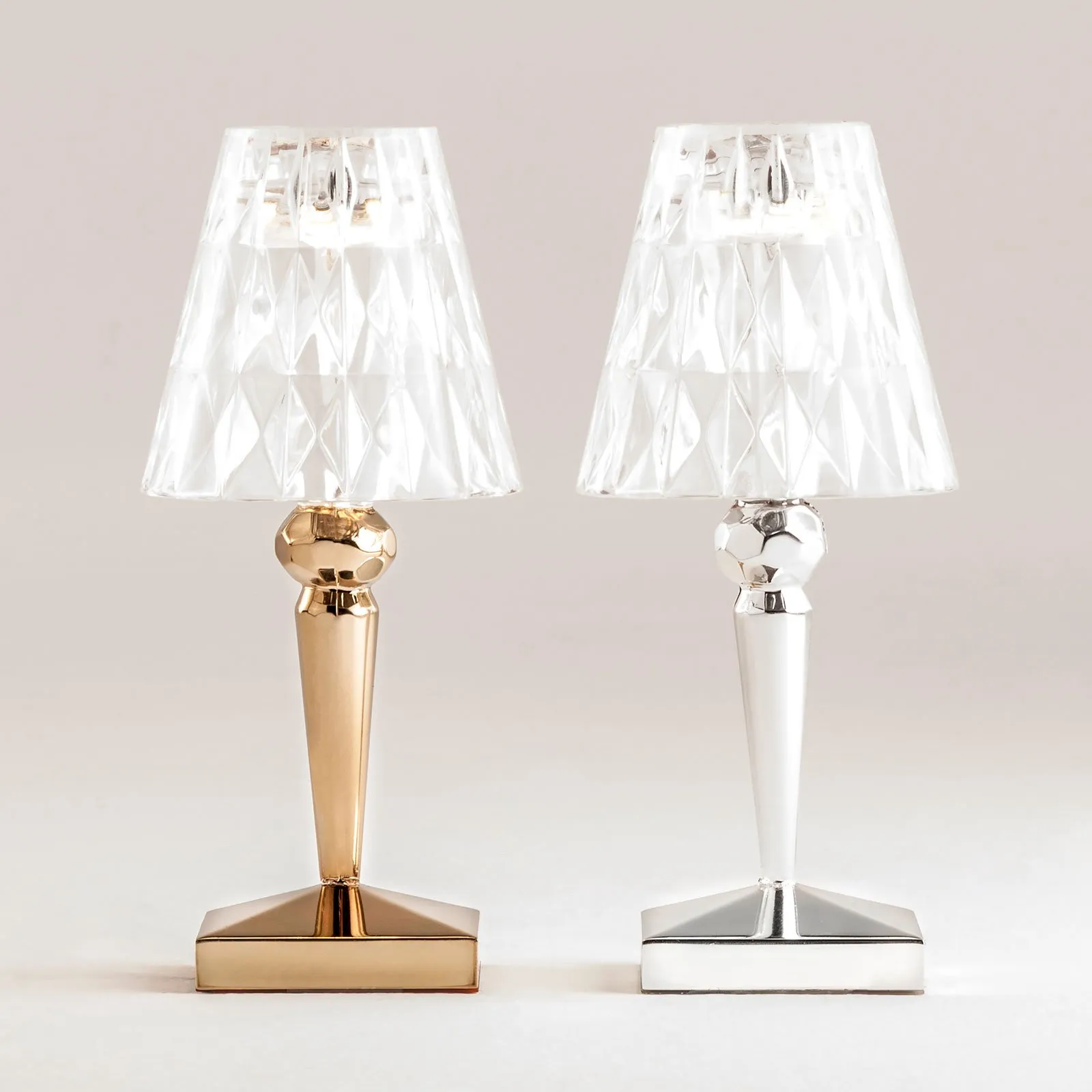 Kartell Lampada LED da tavolo a batteria Battery, 26 cm, color cromo, IP54