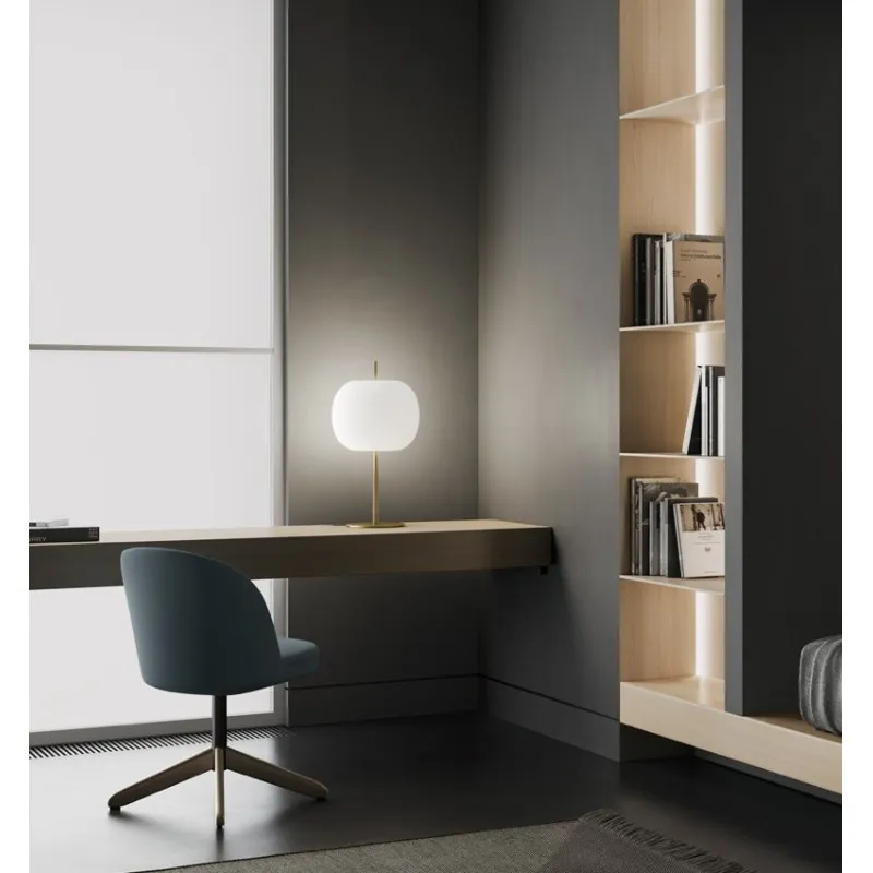 kushi XL lampada da tavolo diffusore in vetro opale incamiciato e soffiato e asta in metallo 70W E27