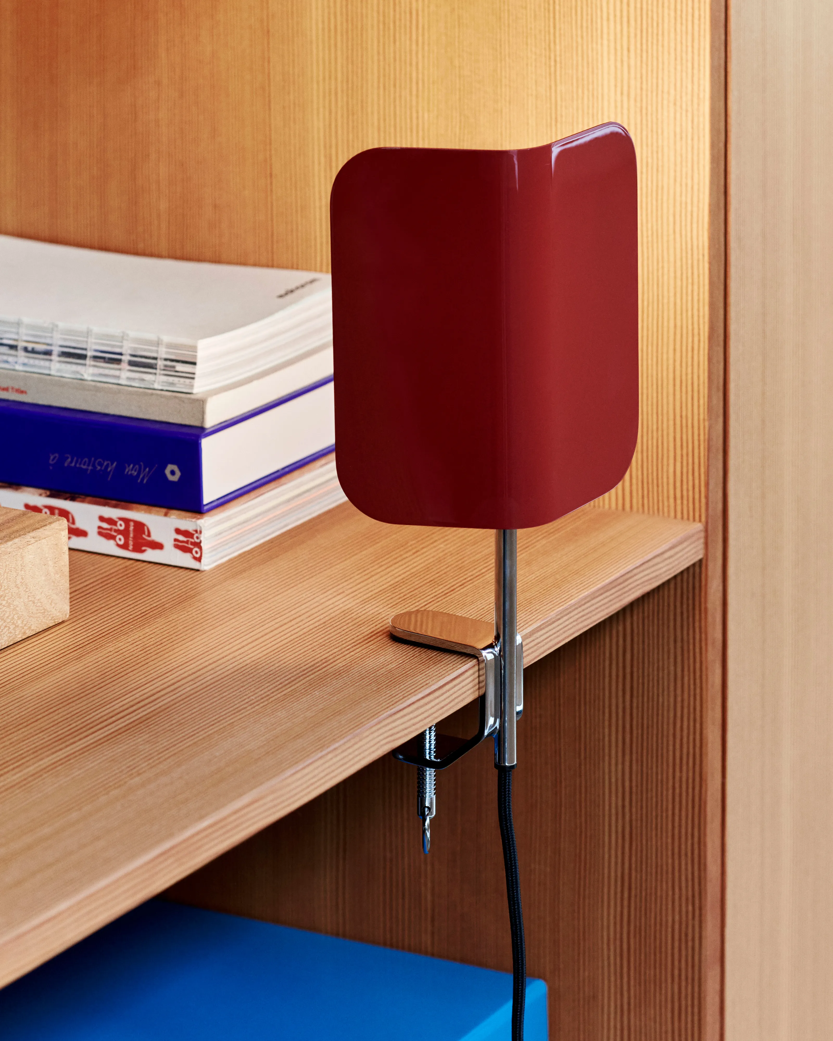 Lampada Apex Clip.jj{font-size:18px}Rosso granata