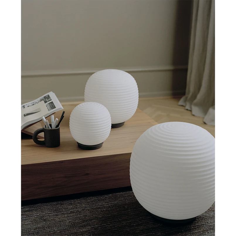 Lanterna Globe Lampada da Tavolo Piccolo - New Works | Acquista online