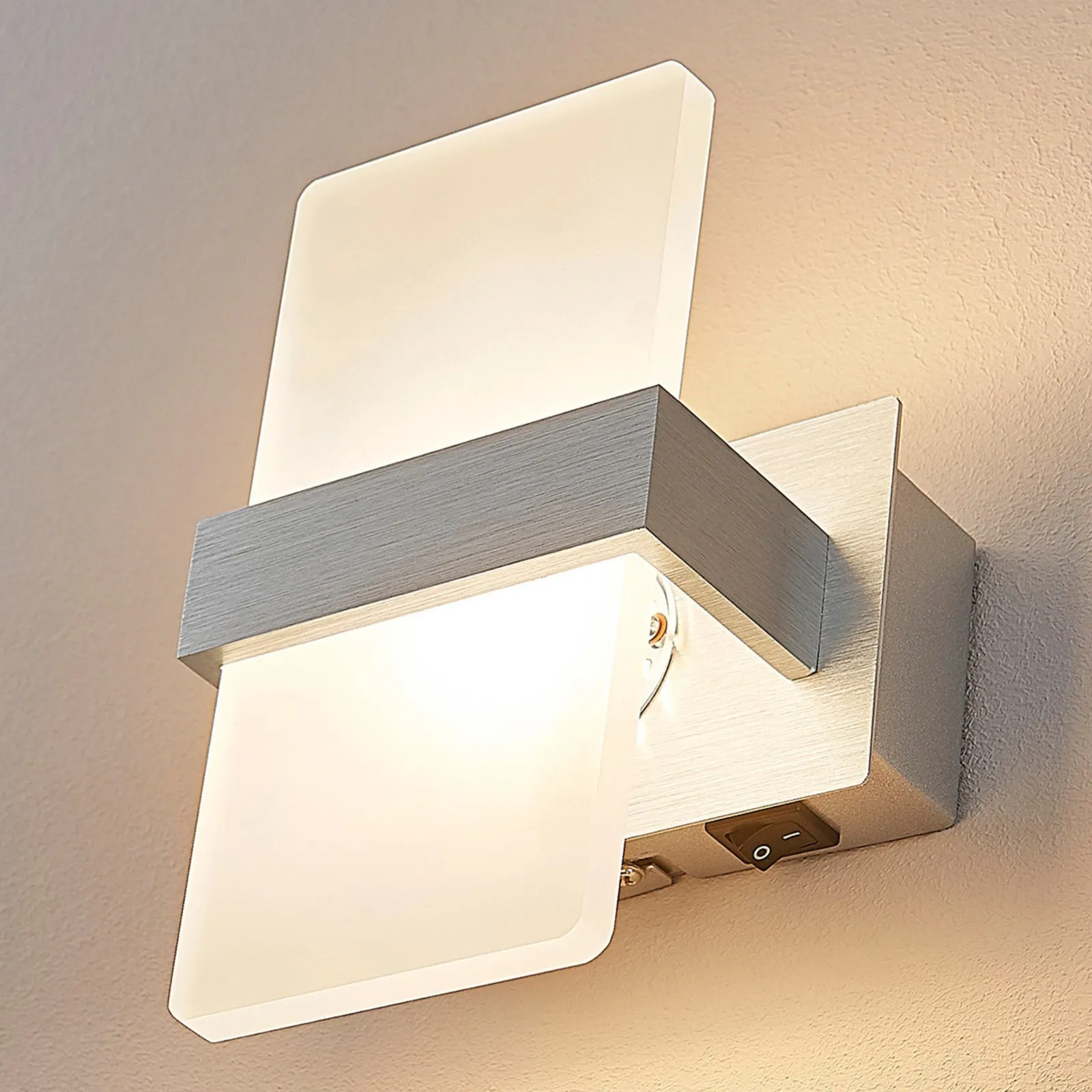 Lindby Applique a LED Yorick, altezza 18 cm, alluminio, bianco, metallo