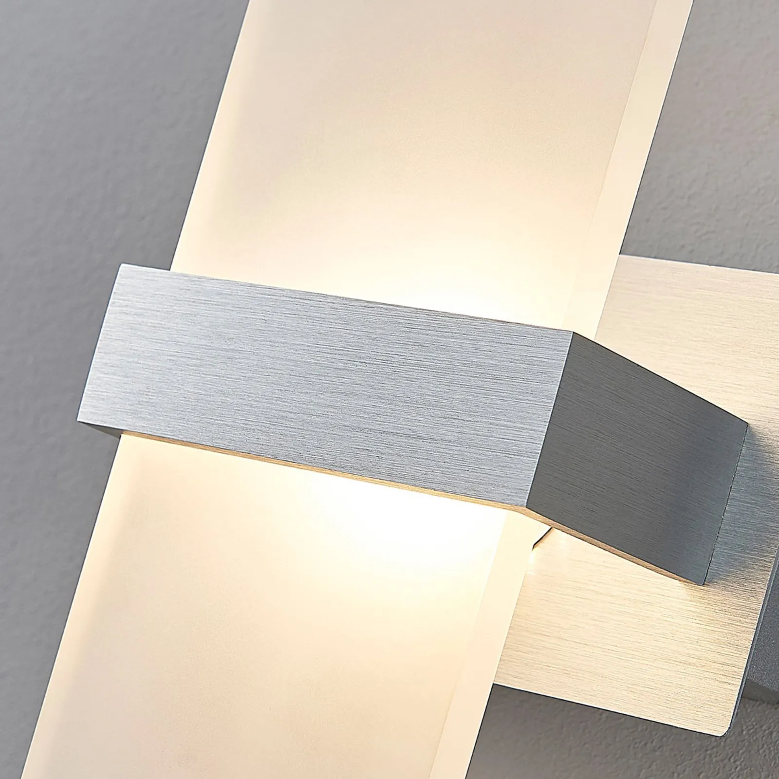 Lindby Applique a LED Yorick, altezza 18 cm, alluminio, bianco, metallo
