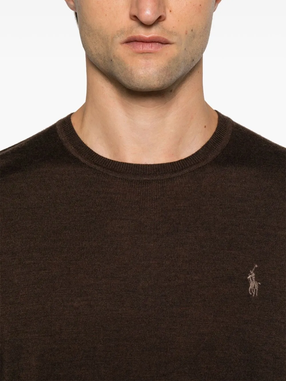 Maglione cacao ricamo sul petto