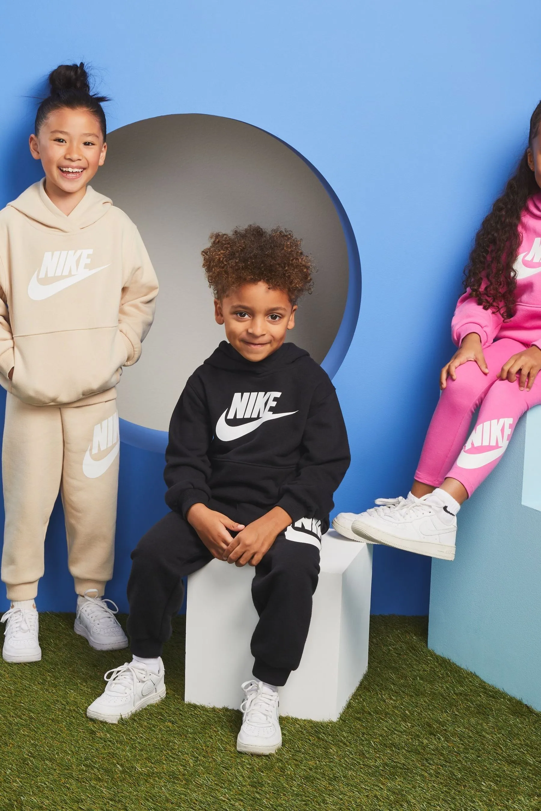 Nike - Infant Club - Completo Pantaloni da jogging e felpa con cappuccio    