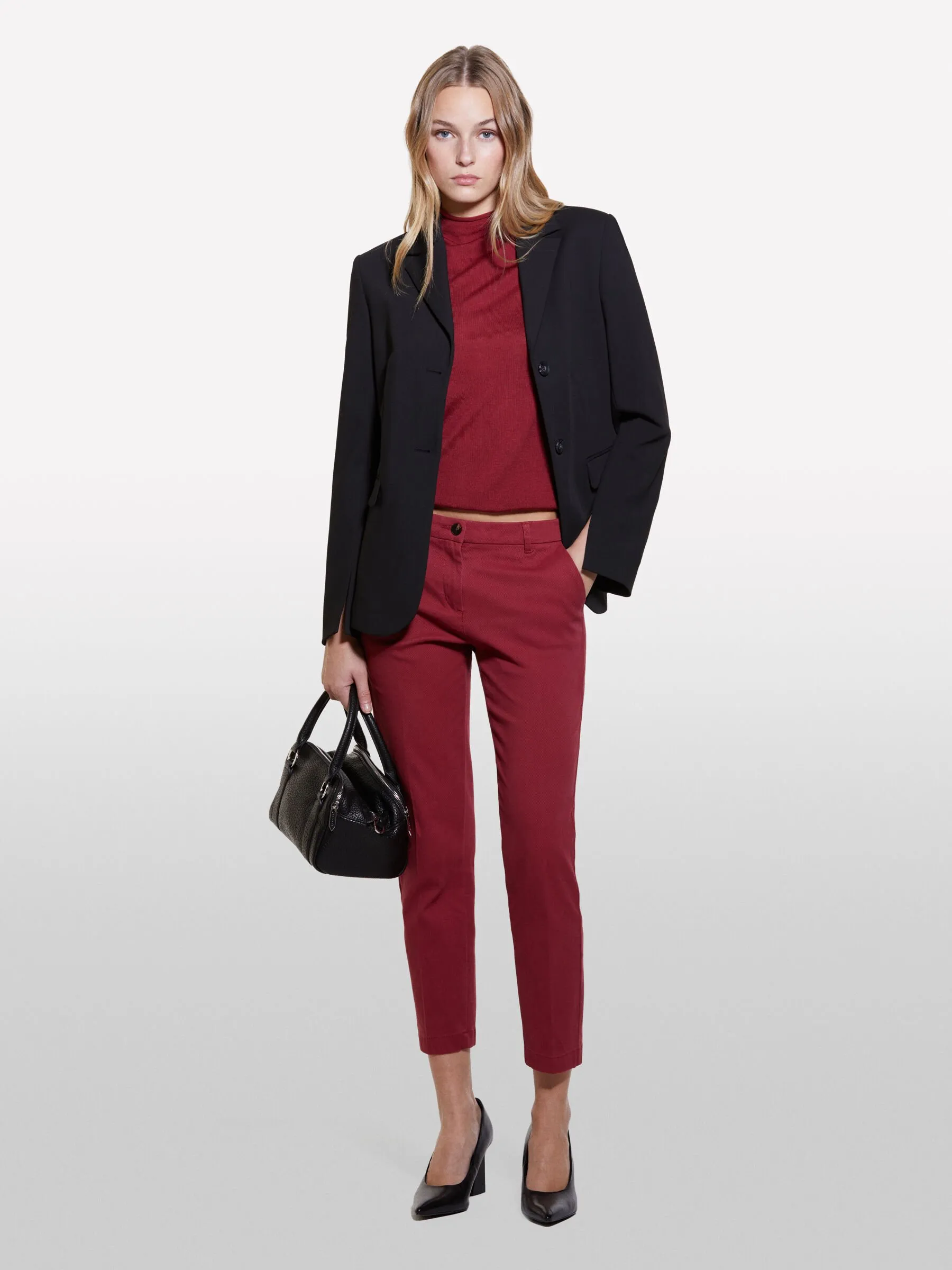 Nuovi arrivi      Pantaloni chino bordeaux a sigaretta