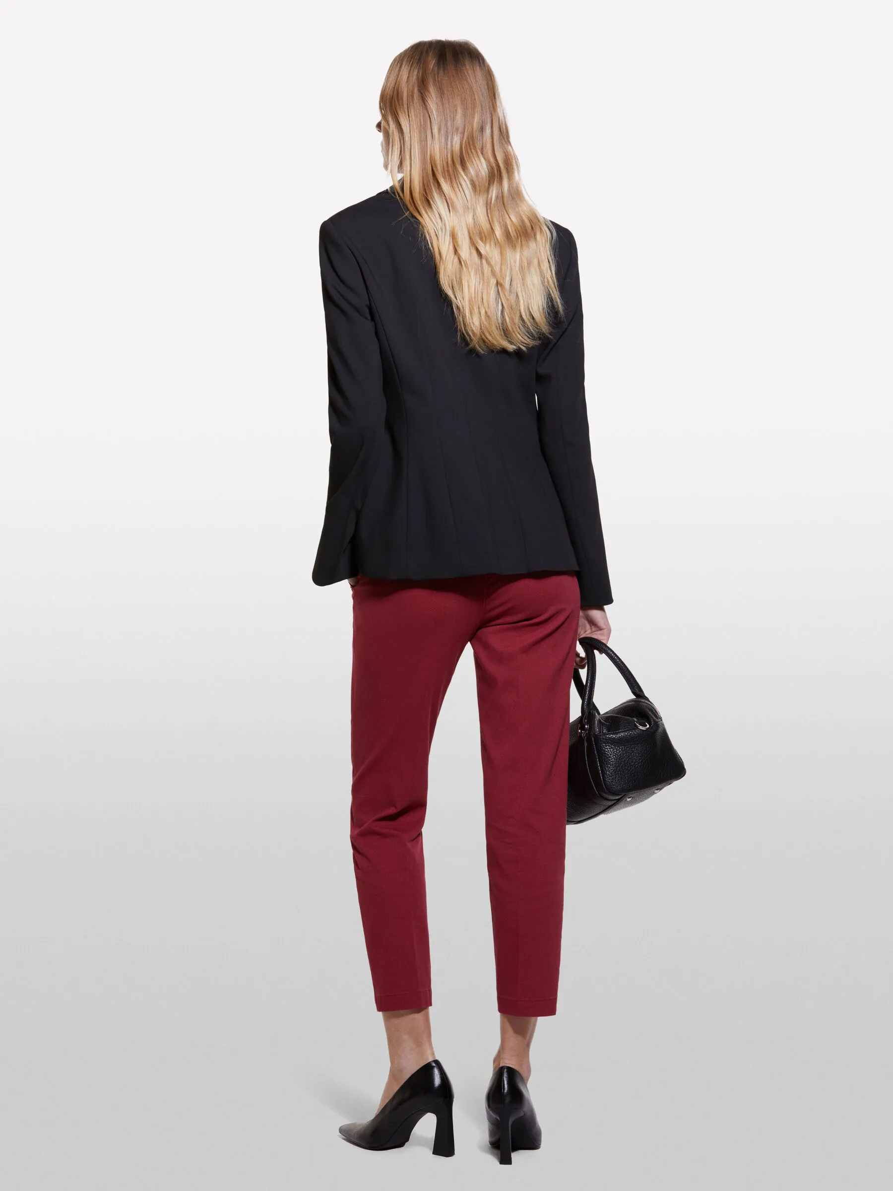 Nuovi arrivi      Pantaloni chino bordeaux a sigaretta