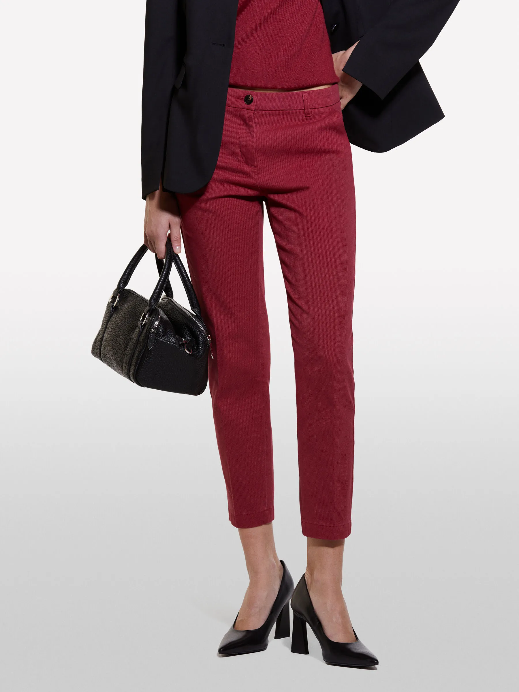 Nuovi arrivi      Pantaloni chino bordeaux a sigaretta