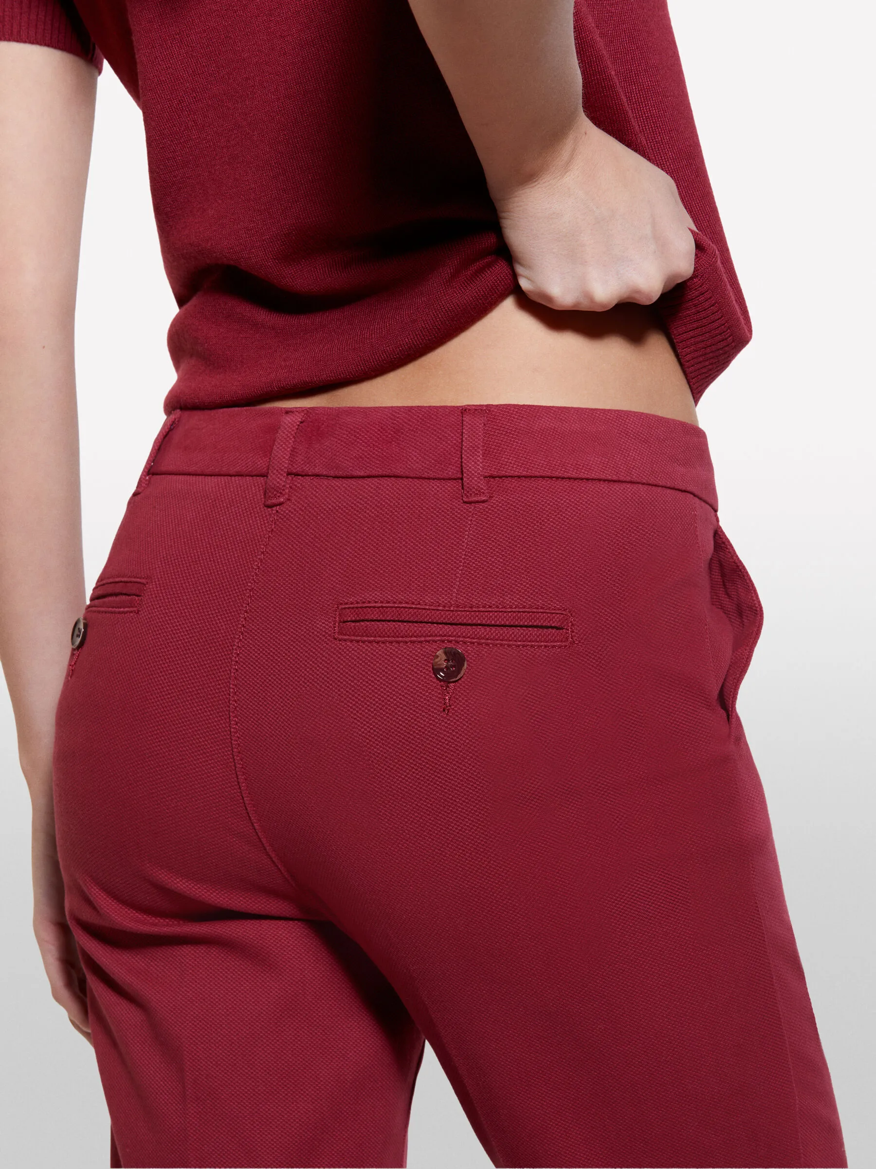 Nuovi arrivi      Pantaloni chino bordeaux a sigaretta