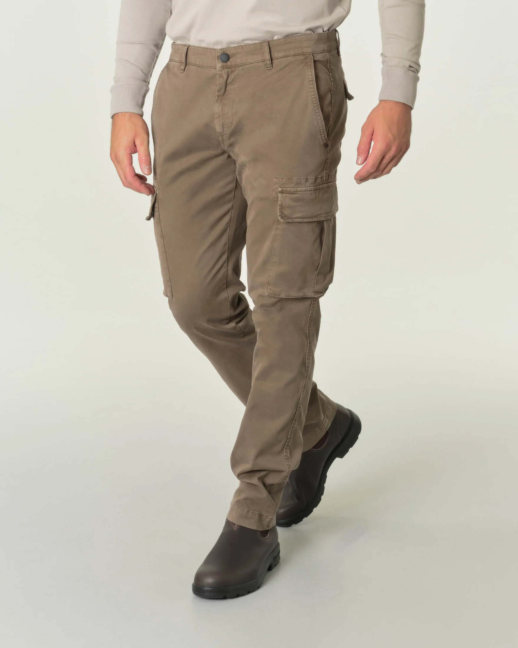 Pantalone cargo color fango in gabardina di cotone stretch
