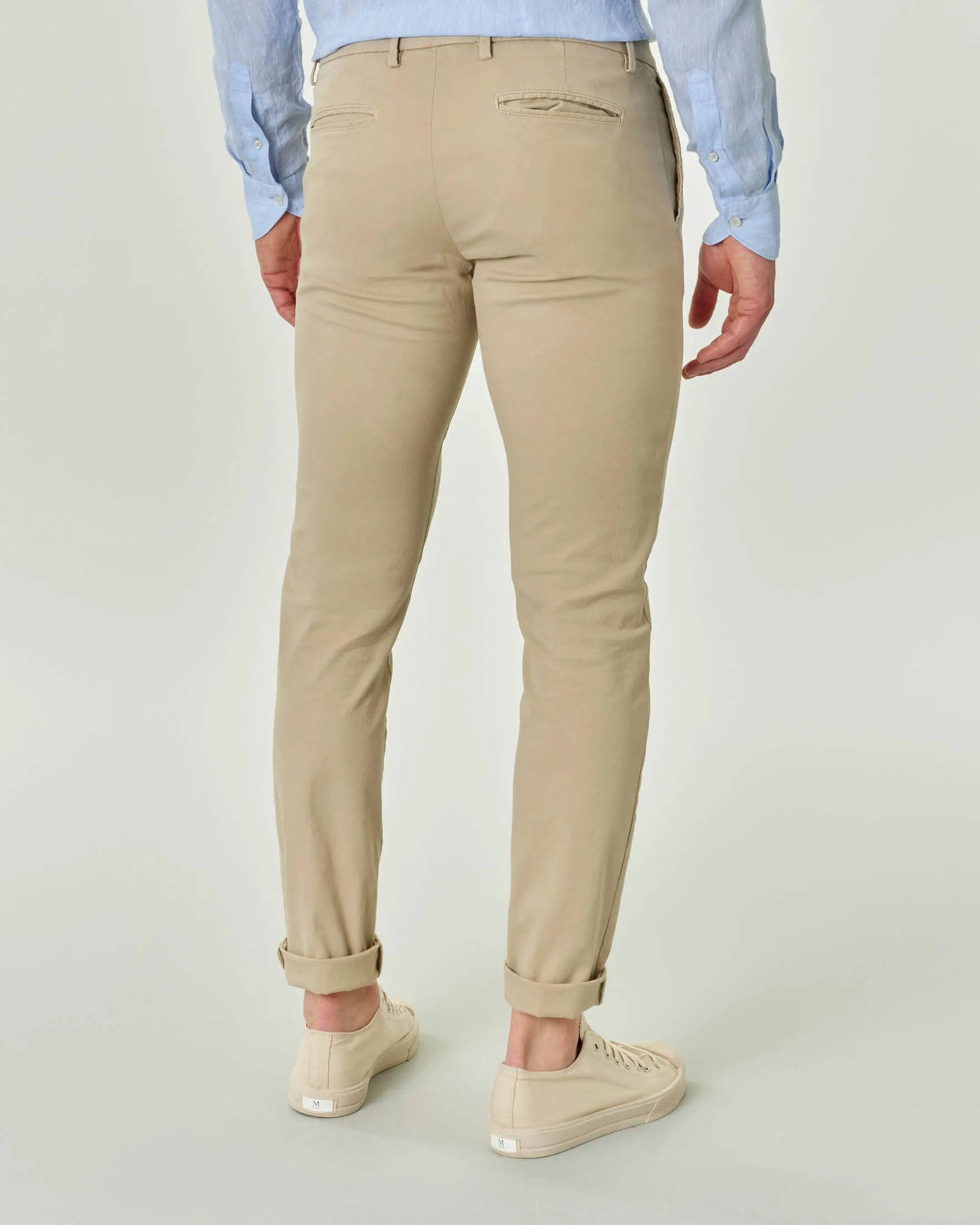 Pantalone chino sabbia micro armatura di cotone stretch con una pinces