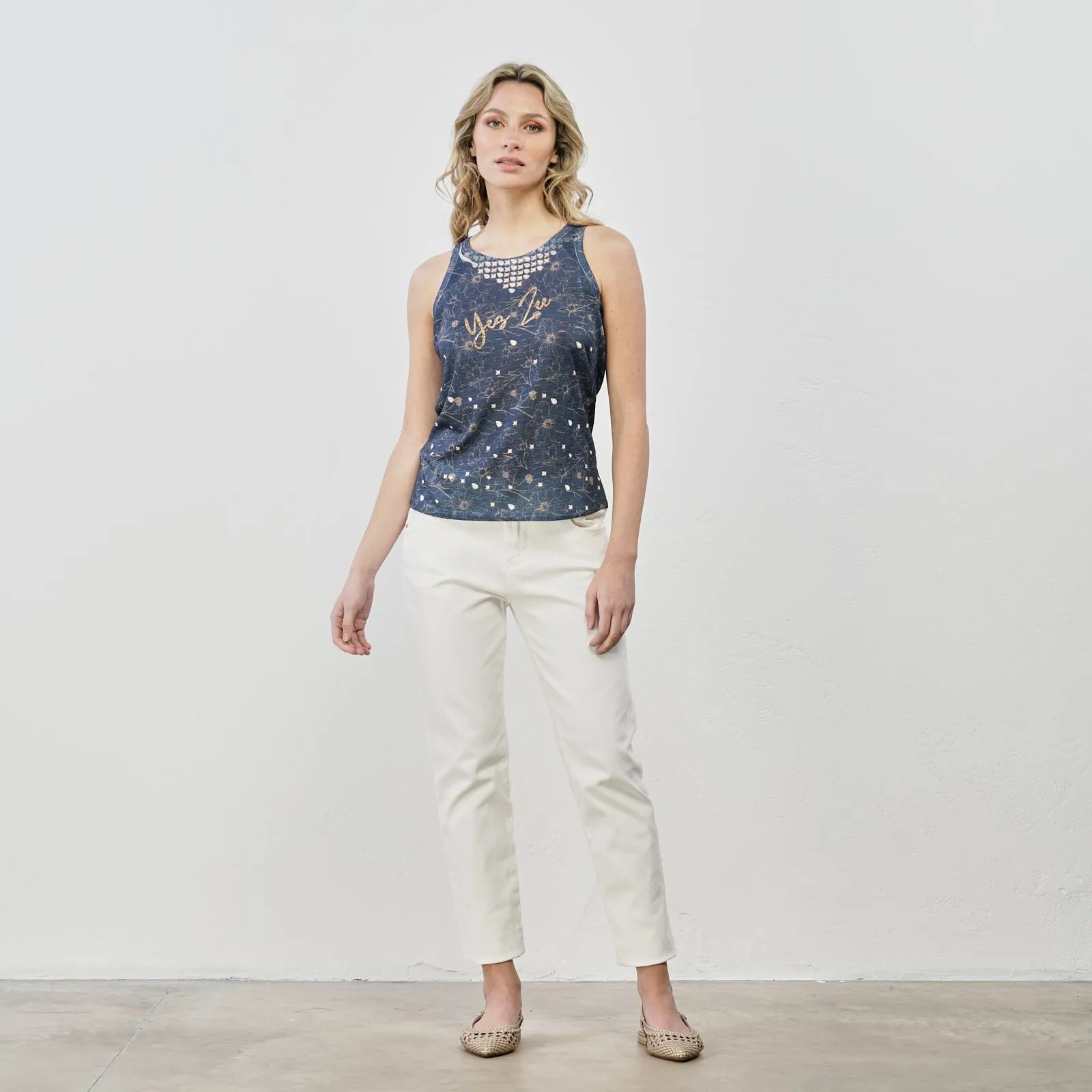 Pantaloni bianchi lunghi