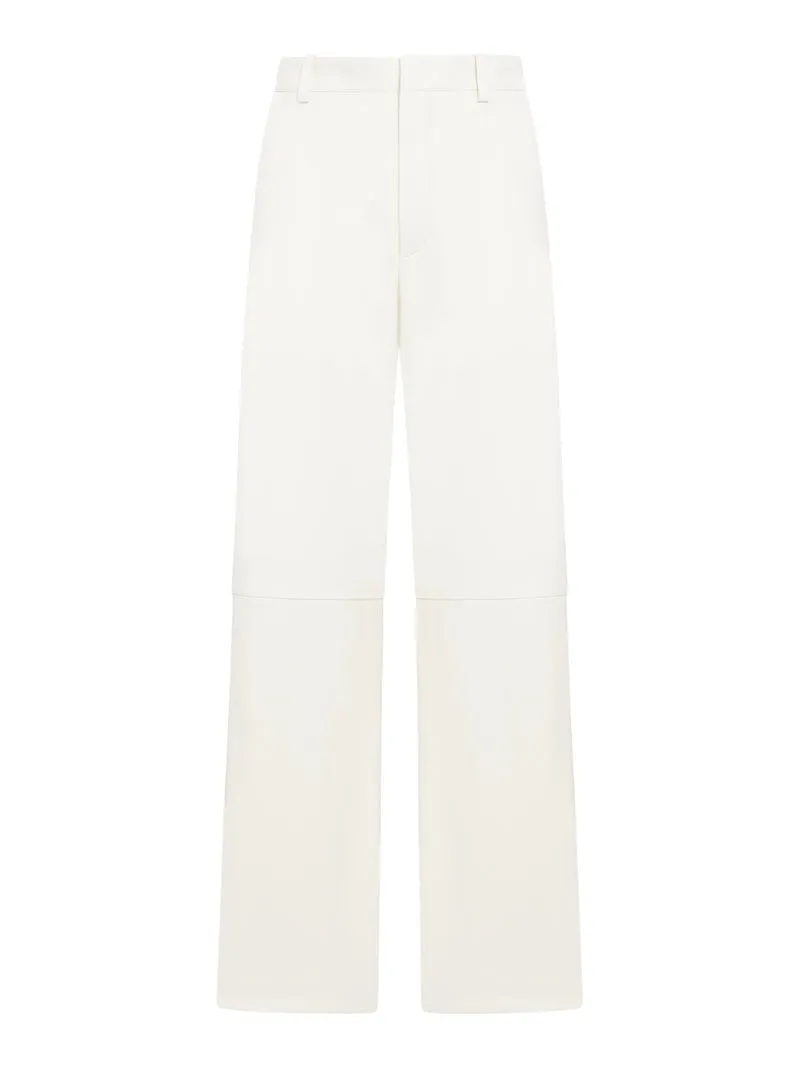 Pantaloni in pelle dal taglio arrotondato