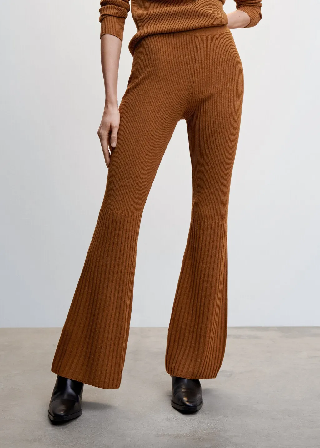 Pantaloni maglia scampanati