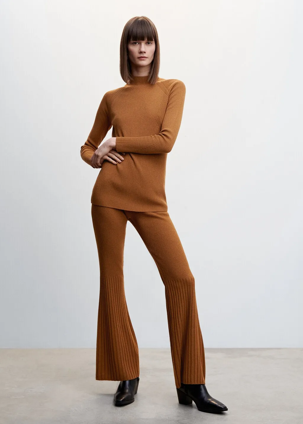 Pantaloni maglia scampanati