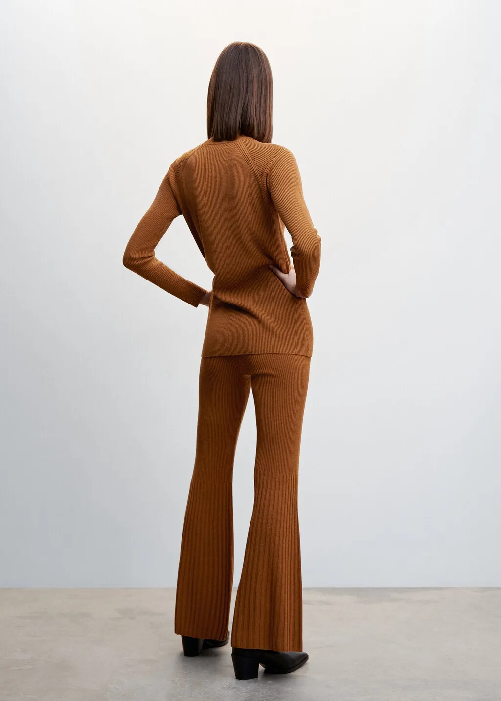 Pantaloni maglia scampanati