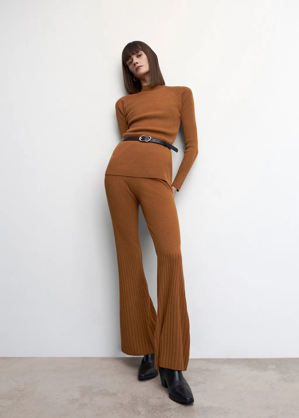 Pantaloni maglia scampanati