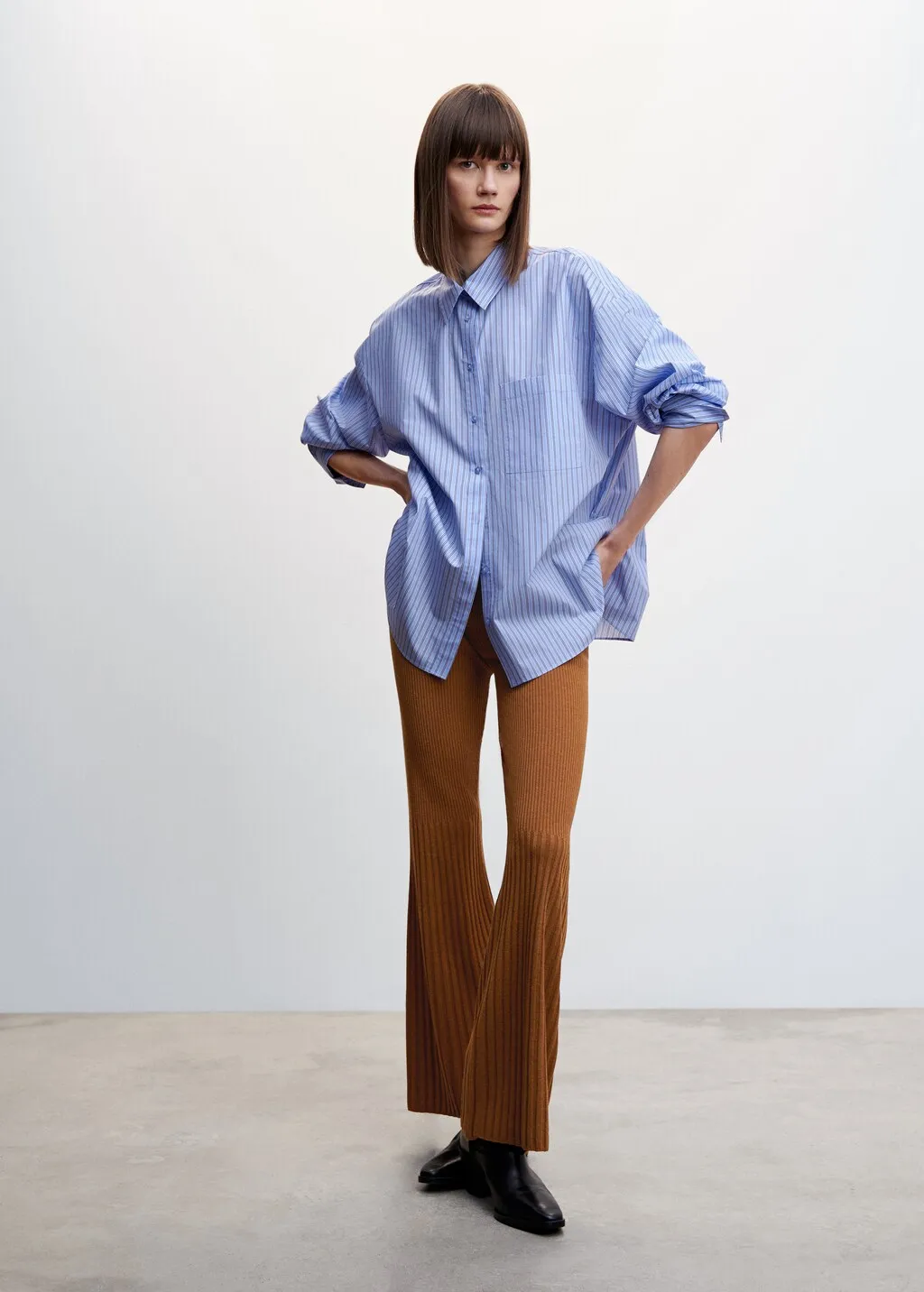 Pantaloni maglia scampanati