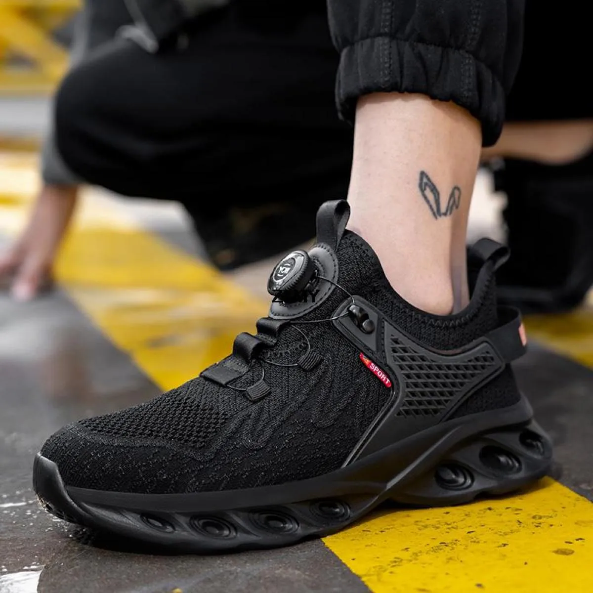 Scarpe antinfortunistiche leggere con punta in acciaio Sneaker da lavoro da uomo Pulsante ruotato Stivali antinfortunistici da l