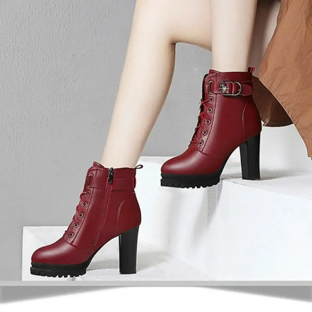 Scarpe da donna 2023 stivali con testa tonda solida alla moda stivali da donna con plateau autunno e inverno tacco ultraalto con