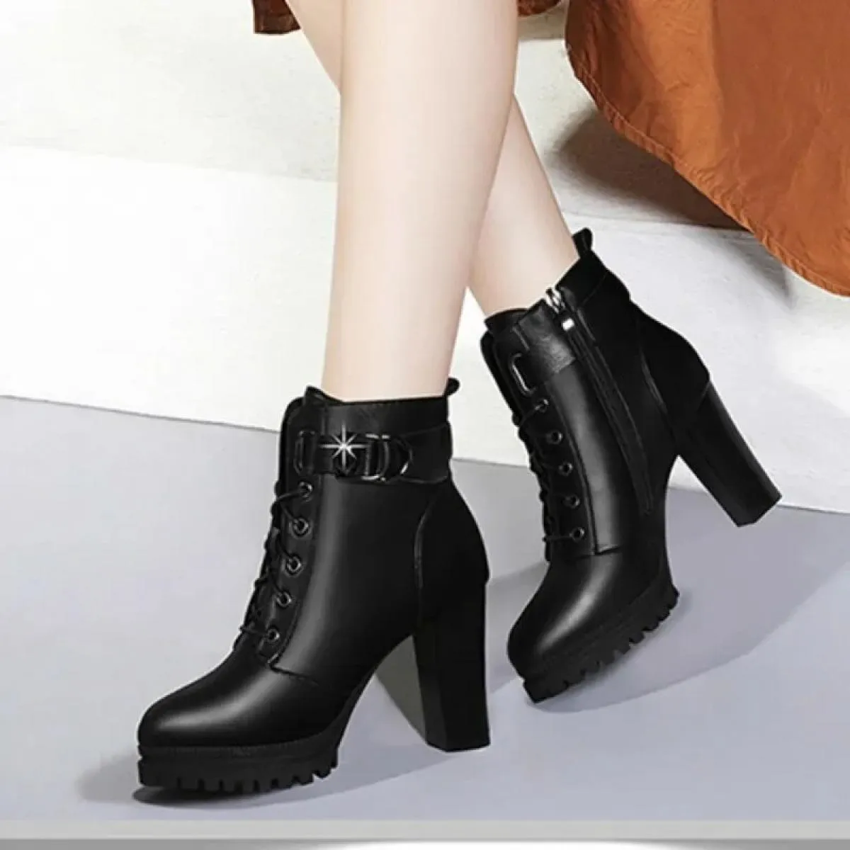 Scarpe da donna 2023 stivali con testa tonda solida alla moda stivali da donna con plateau autunno e inverno tacco ultraalto con
