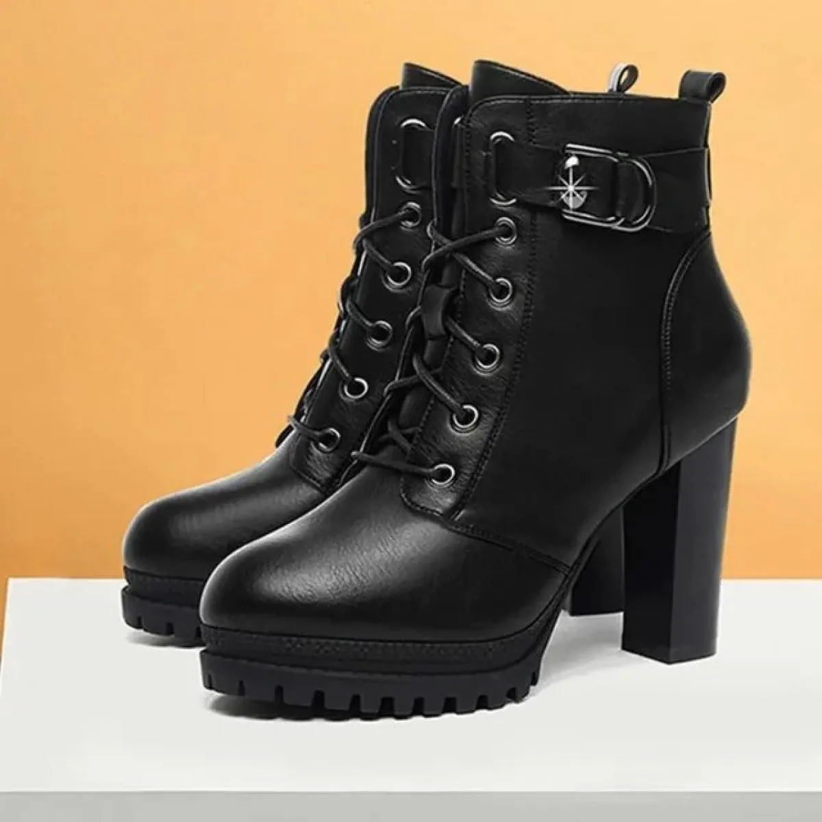 Scarpe da donna 2023 stivali con testa tonda solida alla moda stivali da donna con plateau autunno e inverno tacco ultraalto con