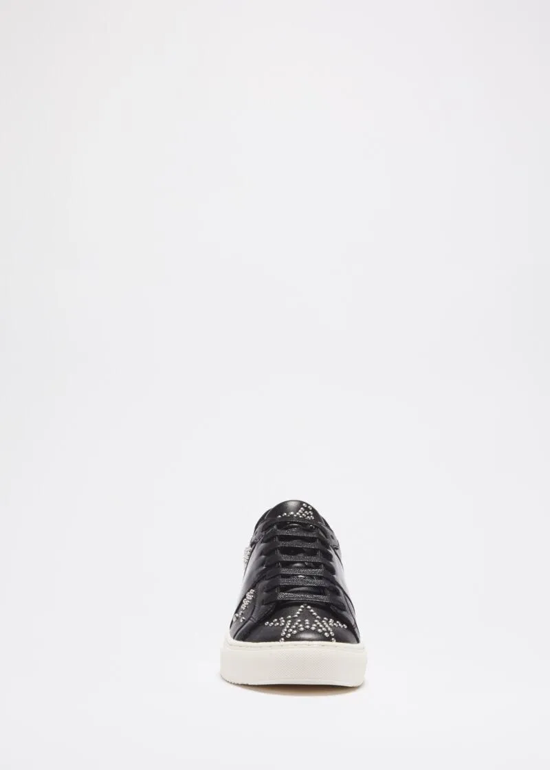 Sneakers con borchiette a stelle