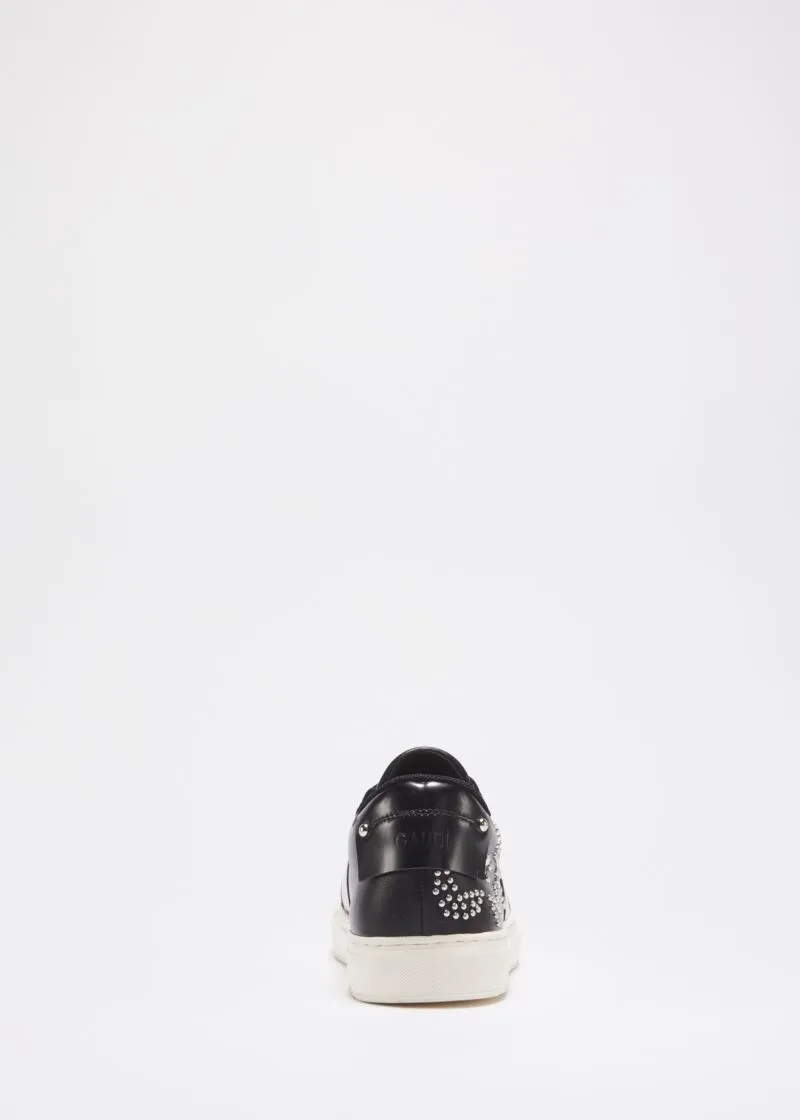 Sneakers con borchiette a stelle