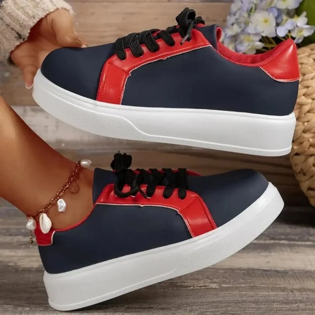 Sneakers di design di marca per donna Nuova piattaforma casual Stringata Scarpe vulcanizzate da donna Scarpa da tennis in pelle