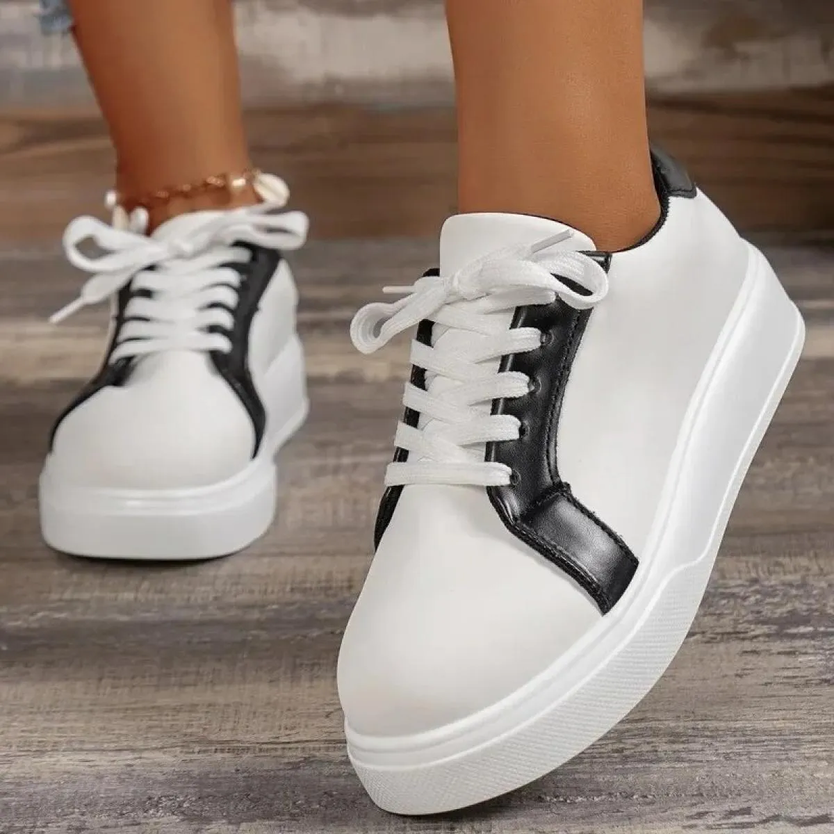 Sneakers di design di marca per donna Nuova piattaforma casual Stringata Scarpe vulcanizzate da donna Scarpa da tennis in pelle