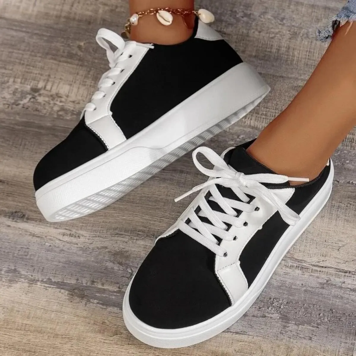 Sneakers di design di marca per donna Nuova piattaforma casual Stringata Scarpe vulcanizzate da donna Scarpa da tennis in pelle