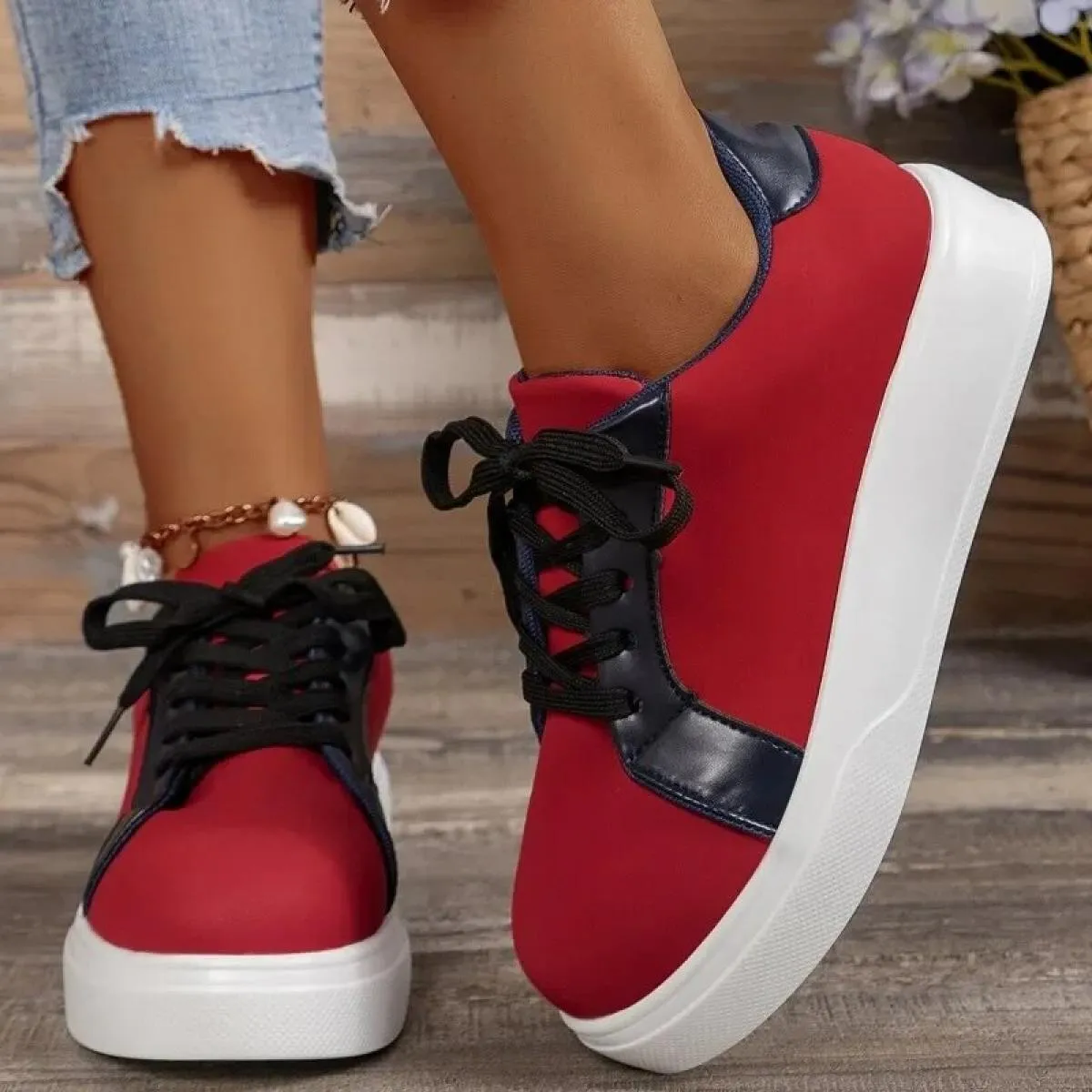 Sneakers di design di marca per donna Nuova piattaforma casual Stringata Scarpe vulcanizzate da donna Scarpa da tennis in pelle