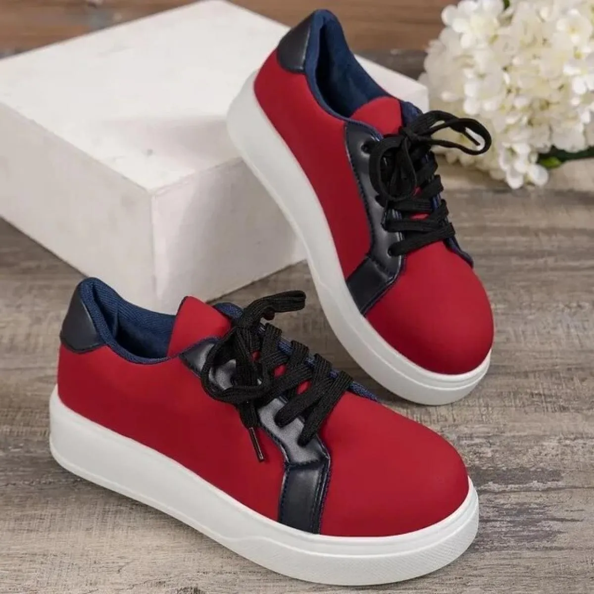 Sneakers di design di marca per donna Nuova piattaforma casual Stringata Scarpe vulcanizzate da donna Scarpa da tennis in pelle
